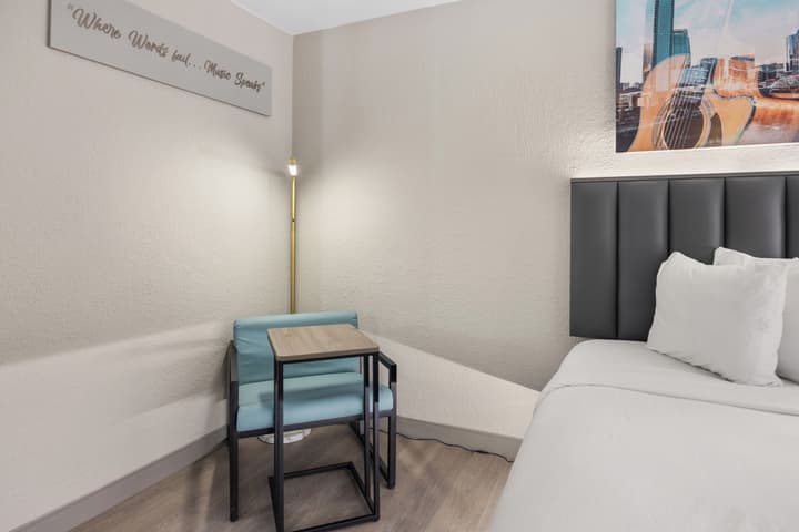 La Quinta Inn & Suites by Wyndham Nashville Airport/Opryland