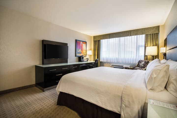 Holiday Inn Vancouver Centre by IHG