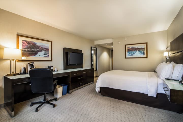 Holiday Inn Vancouver Centre by IHG