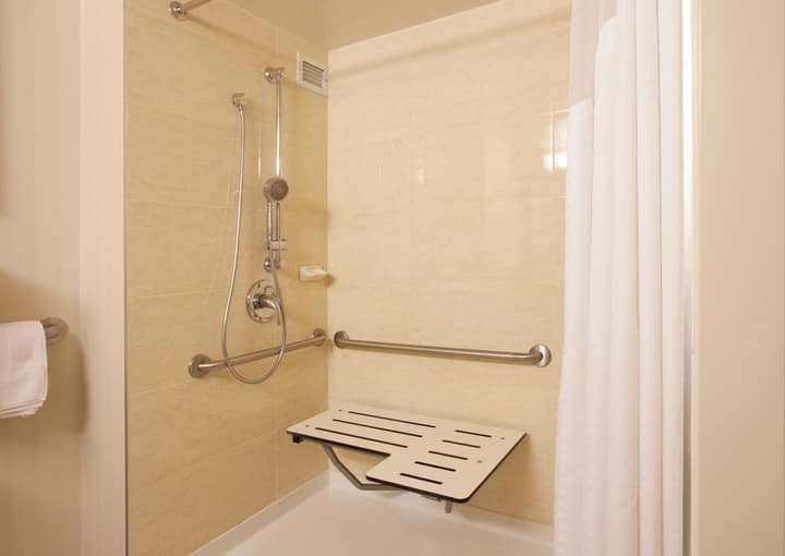 Holiday Inn Vancouver Centre by IHG