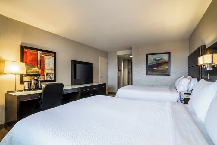 Holiday Inn Vancouver Centre by IHG