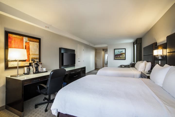 Holiday Inn Vancouver Centre by IHG