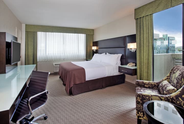 Holiday Inn Vancouver Centre by IHG