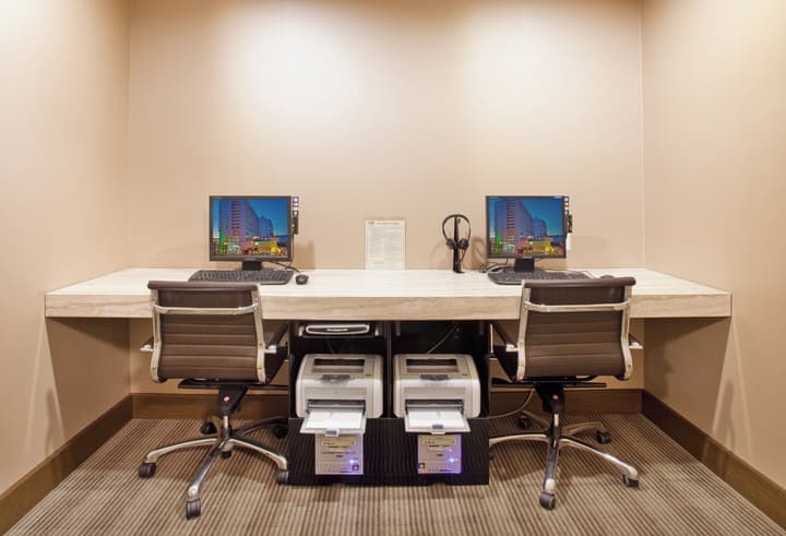 Holiday Inn Vancouver Centre by IHG