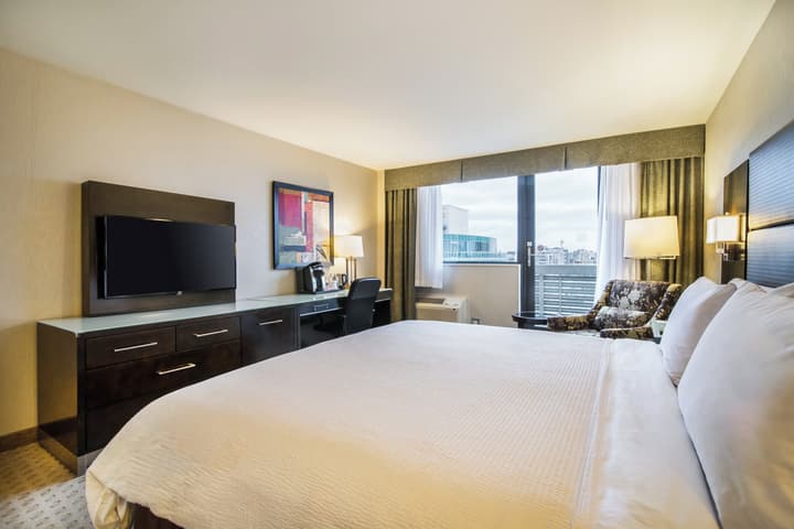 Holiday Inn Vancouver Centre by IHG