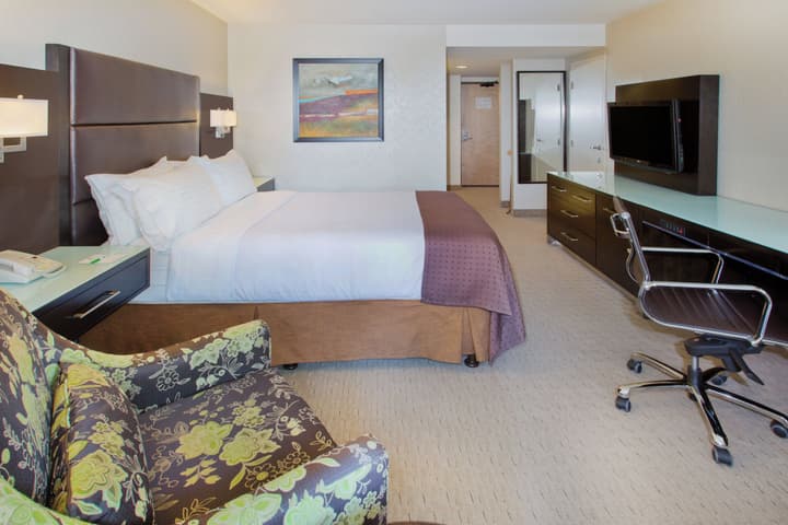 Holiday Inn Vancouver Centre by IHG