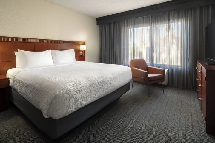 Courtyard By Marriott Palm Springs