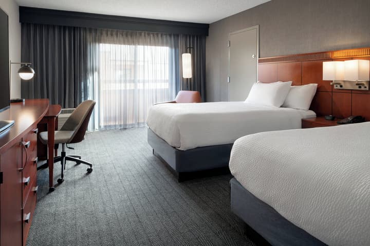 Courtyard By Marriott Palm Springs