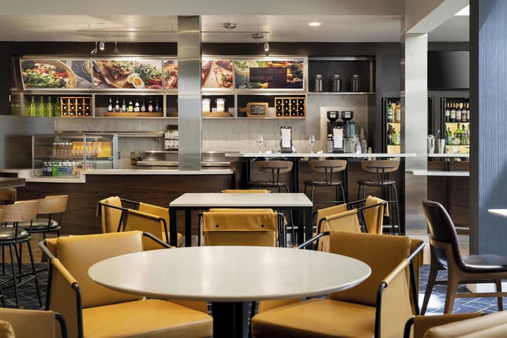 Courtyard By Marriott Palm Springs