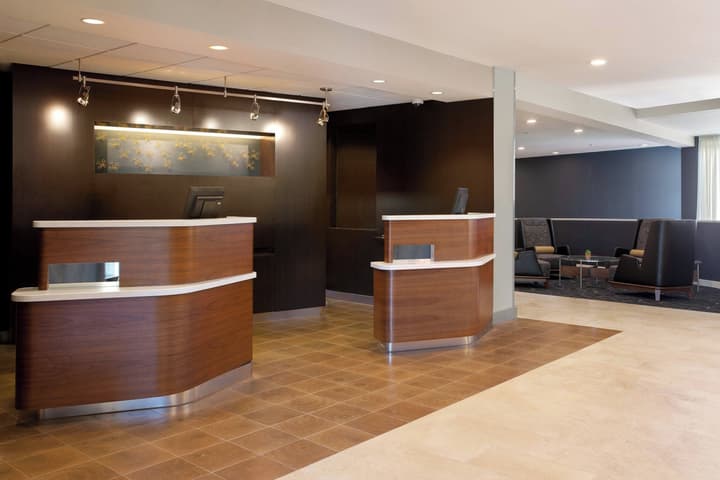Courtyard By Marriott Palm Springs