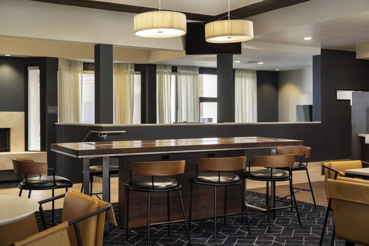 Courtyard By Marriott Palm Springs