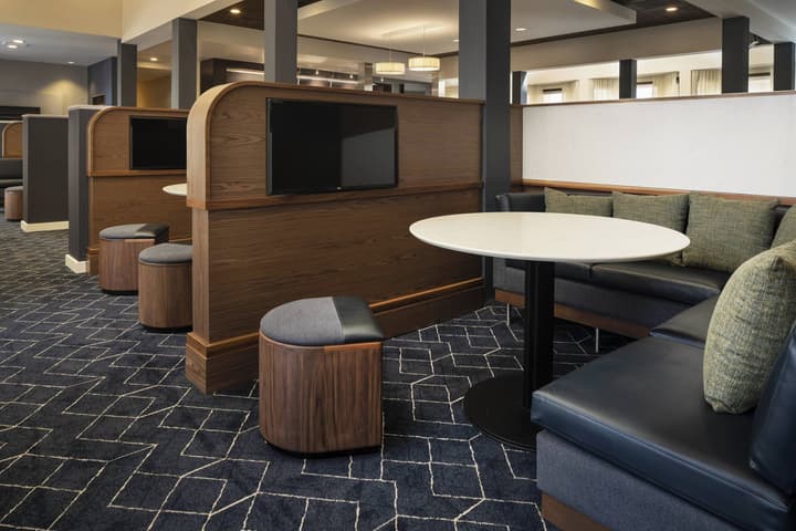 Courtyard By Marriott Palm Springs