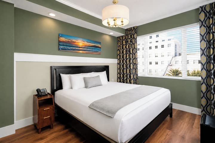 Catalina Hotel & Beach Club
