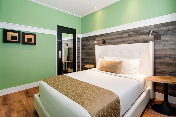Catalina Hotel & Beach Club