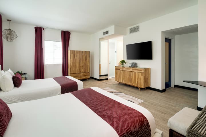 Catalina Hotel & Beach Club