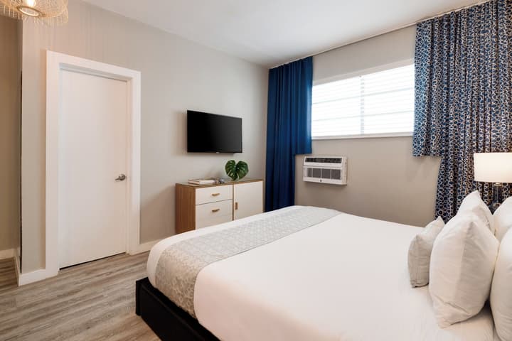 Catalina Hotel & Beach Club