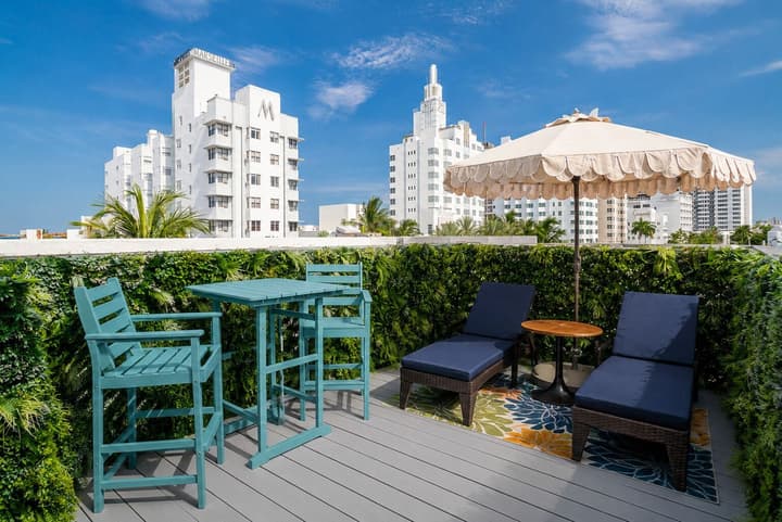 Catalina Hotel & Beach Club