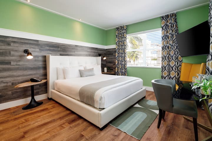 Catalina Hotel & Beach Club