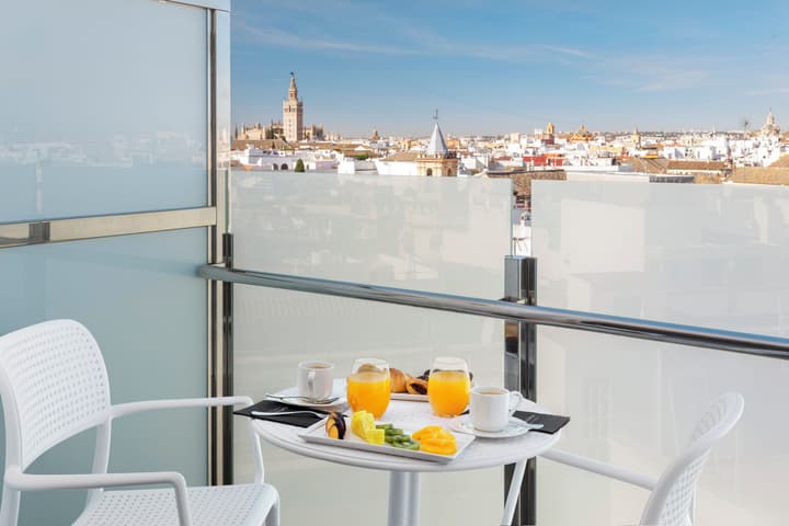 Catalonia Giralda Hotel