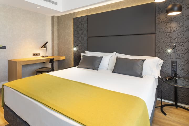 Catalonia Giralda Hotel