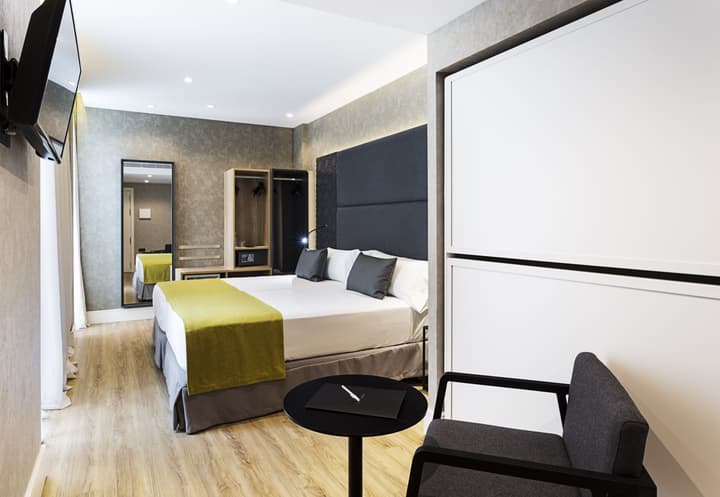 Catalonia Giralda Hotel