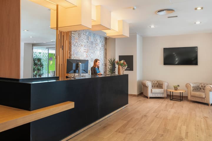 Catalonia Giralda Hotel