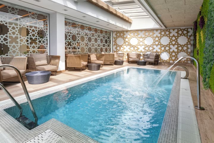 Catalonia Giralda Hotel