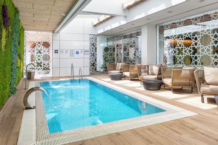 Catalonia Giralda Hotel