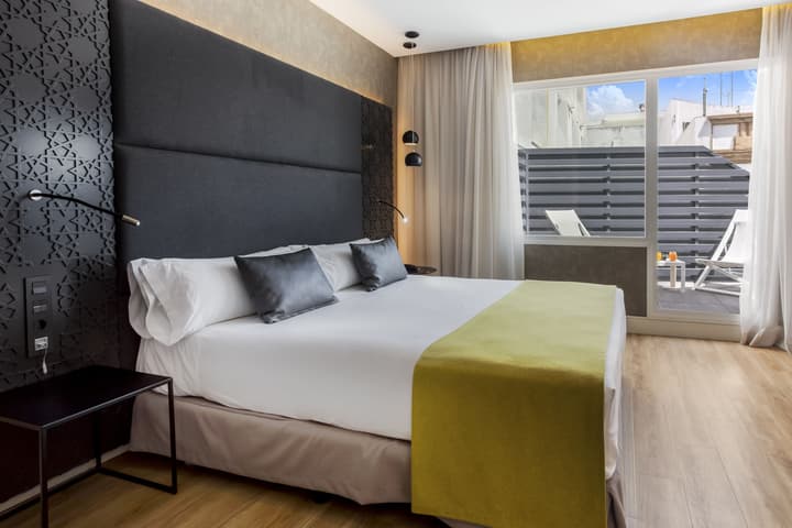 Catalonia Giralda Hotel