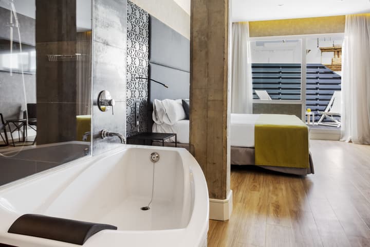 Catalonia Giralda Hotel