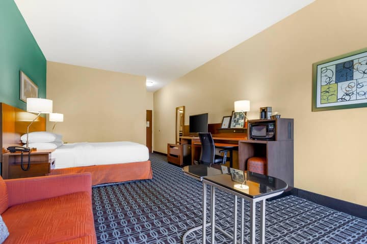 Comfort Inn & Suites Green Bay Stadium Area