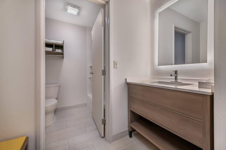 Comfort Inn & Suites Green Bay Stadium Area