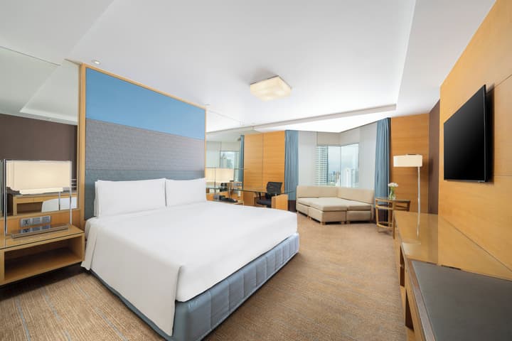 Holiday Inn Bangkok Silom by IHG