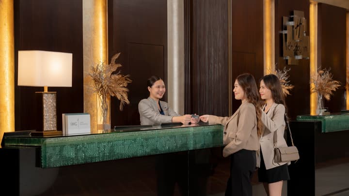 Holiday Inn Bangkok Silom by IHG