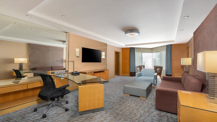 Holiday Inn Bangkok Silom by IHG