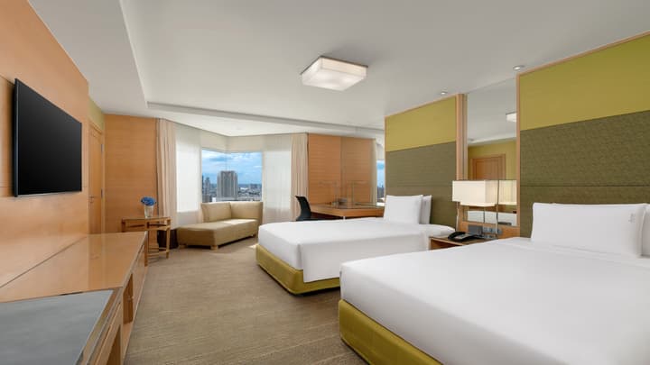 Holiday Inn Bangkok Silom by IHG