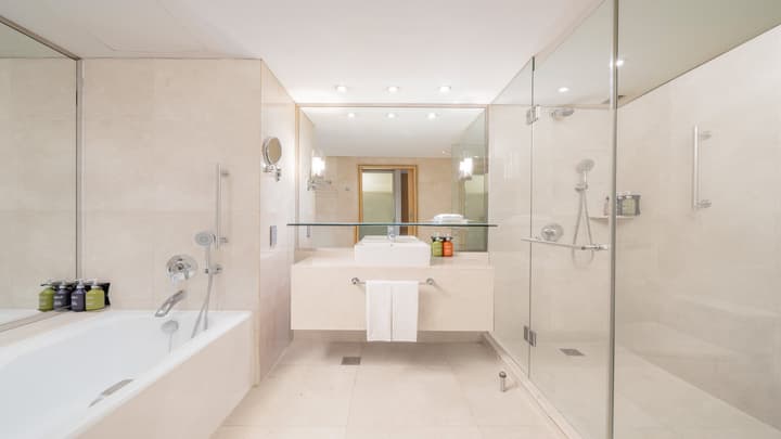 Holiday Inn Bangkok Silom by IHG