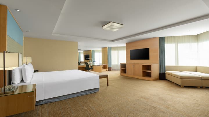 Holiday Inn Bangkok Silom by IHG