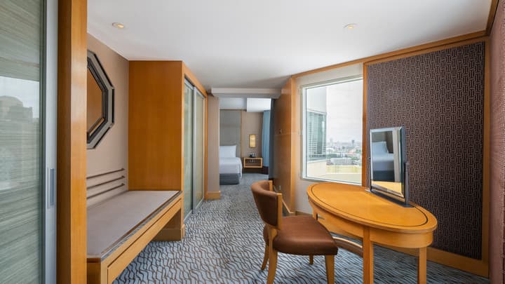 Holiday Inn Bangkok Silom by IHG