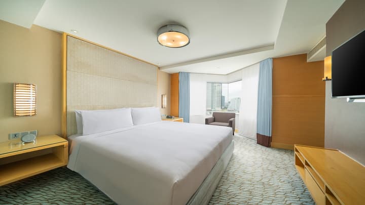Holiday Inn Bangkok Silom by IHG