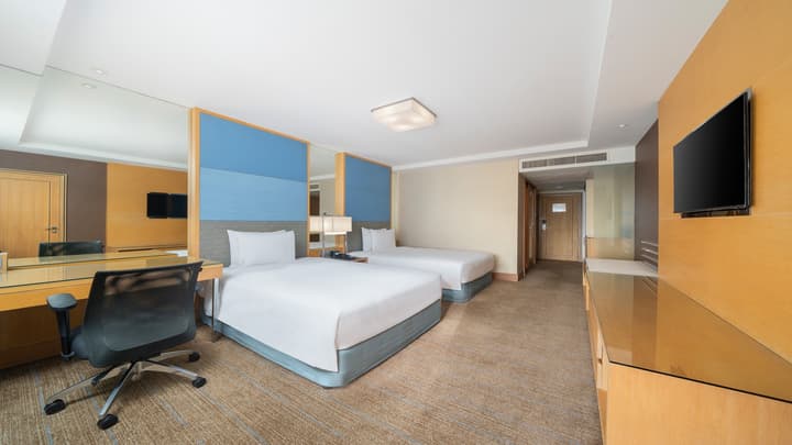 Holiday Inn Bangkok Silom by IHG