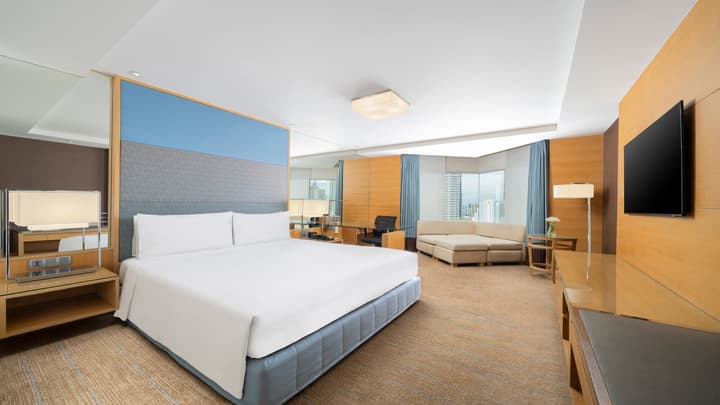 Holiday Inn Bangkok Silom by IHG