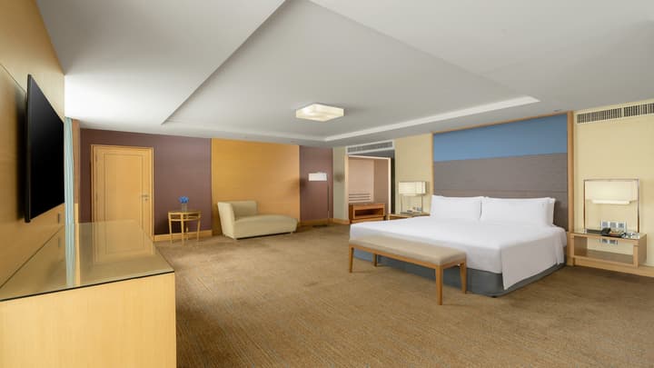 Holiday Inn Bangkok Silom by IHG