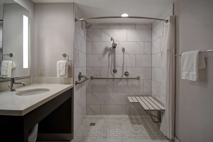 DoubleTree by Hilton St. Louis Airport