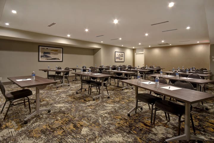 DoubleTree by Hilton St. Louis Airport