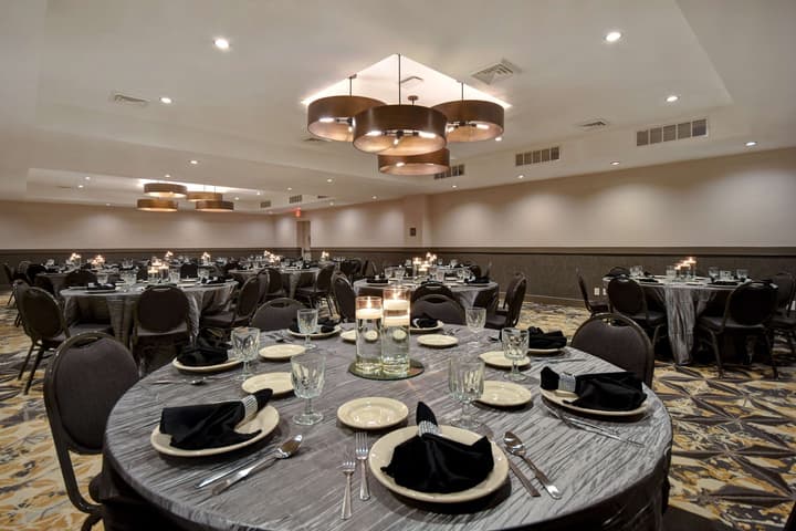 DoubleTree by Hilton St. Louis Airport