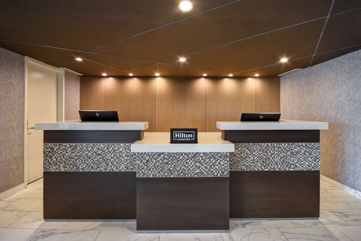 DoubleTree by Hilton St. Louis Airport