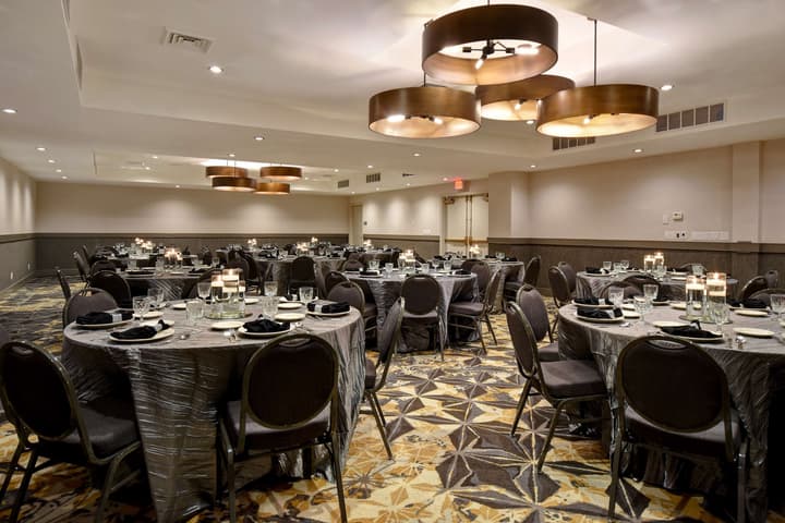 DoubleTree by Hilton St. Louis Airport