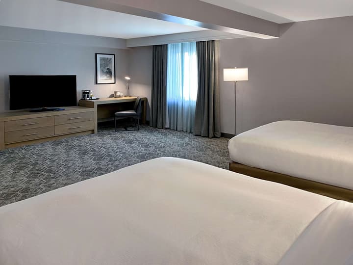 DoubleTree by Hilton St. Louis Airport