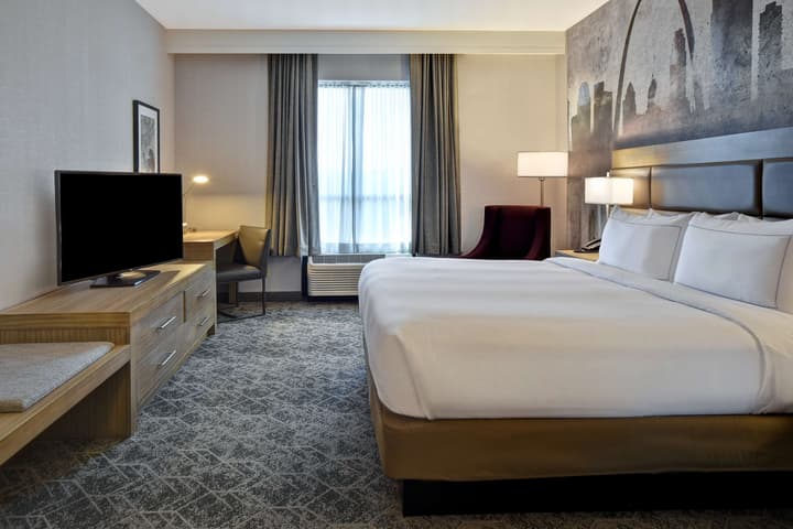 DoubleTree by Hilton St. Louis Airport